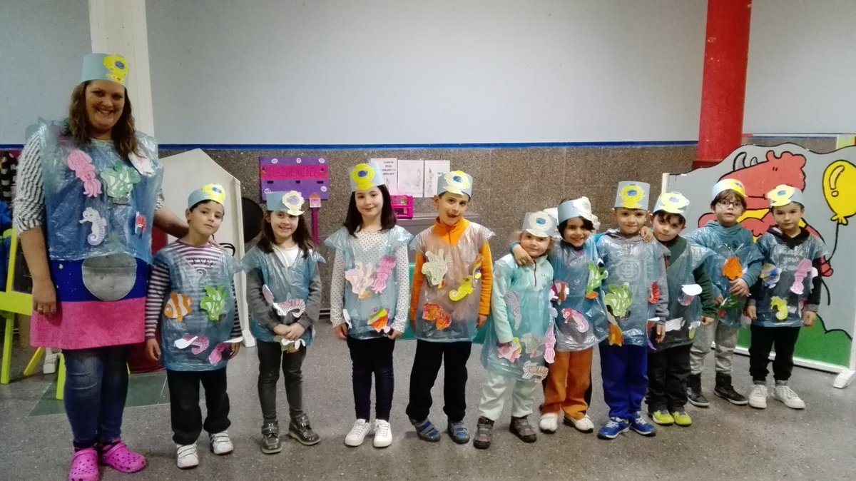 alestecj's tweet photo. Hoy hemos tenido taller de disfraces en la ludoteca #fondomarino https://t.co/1FAmpClcqO