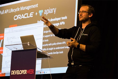 java's tweet image. A demo of API development, microservices and a chatbot 

blogs.oracle.com/developers/ora…
