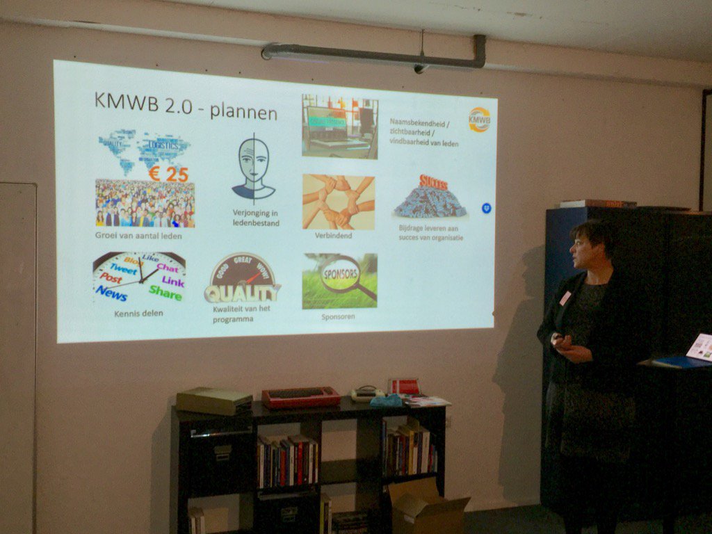 r_debruijn's tweet photo. Nieuwbakken KMWB @Kwaliteitskring voorzitter Esther Schuurmans licht de 2.0 plannen voor 2017/18 toe #ambities https://t.co/E4ewKN9dMG