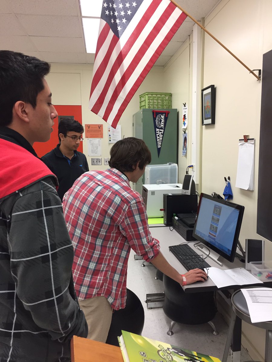 mrsgrugru's tweet photo. Collaboration in a BIG way. Ss #skype with Tech Services about designs for web site revamp. #celebrateCTE @VolusiaCTE @GreatDay2BAHawk https://t.co/IlLHJL8Nhw