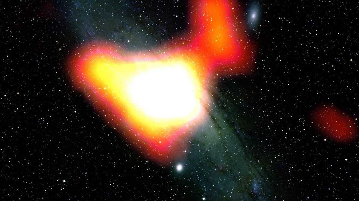 maximaxoo's tweet photo. #Space: signal at the center of the neighboring #Andromeda #galaxy could indicate the presence  of #DarkMatter ► https://t.co/fQI1acGXlm https://t.co/7YBb2CyBVF