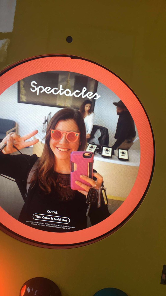 lauriekeith's tweet image. Finally met the #snapbot!! 😎😎 #spectacles #Venice #Snap