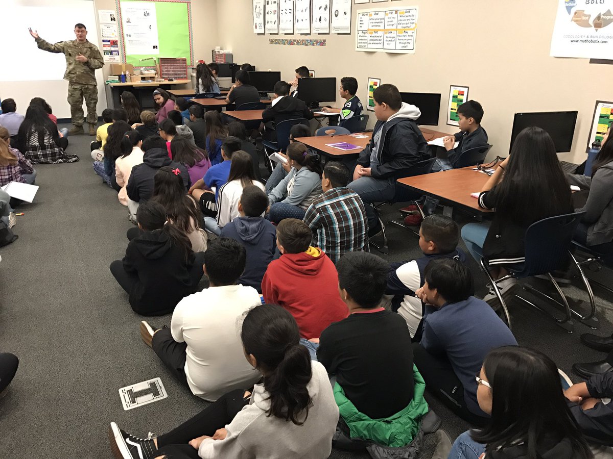 StoddardSchool's tweet photo. 6th Grade Apocalypse unit begin w a visit from Army Sgt. Dentis. #pbl https://t.co/O4LYqgrZYM