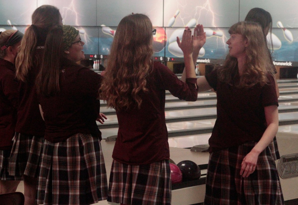 ChrisDuderstadt's tweet photo. Meredith Bierbaum led St. James girls bowling to second place at the EKL tournament. The SJA boys took fourth.
https://t.co/d7wKhCirSB https://t.co/C5HifJsKMt