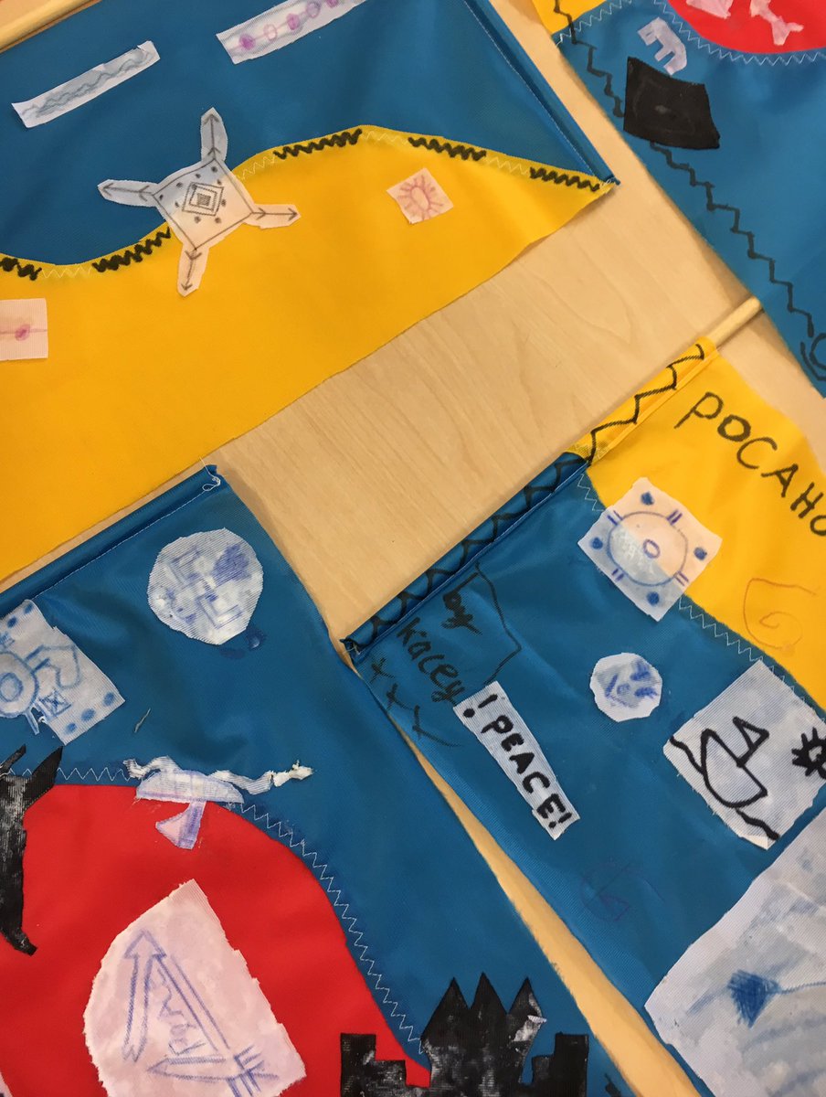 Symbol flags by King's Farm &amp; Cecil Road Primary yr 3&amp;4s created with <a href="/KatrinAlbrecht5/">Katrin Albrecht</a> for the #pocahontas400 parade today @visit_gravesend