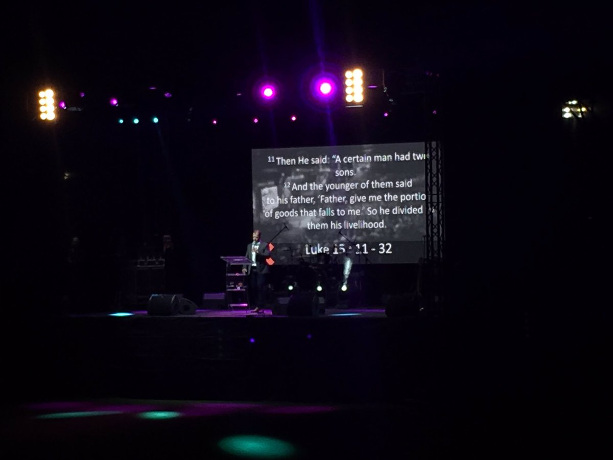 jmvosloo's tweet photo. Ps @AtBoshoff preaching up a storm at CRC Potch harvest event!! Your dirt does not matter to God! @Louisholtz @LiznaHoltz https://t.co/iKbrFzkav1