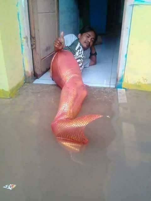 Wonderful Jakarta Waterboom City
di era ahok dan rezim ini !!!
PUTRA DUYUNG TERDAMPAR DAN TERSESAT DI RUMAH WARGA DKI