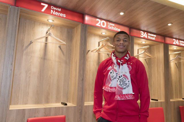 David Neres maakt zijn debuut in de wedstrijdselectie van #Ajax tegen Legia Warschau. Zijn plek gaat ten koste van Justin Kluivert.