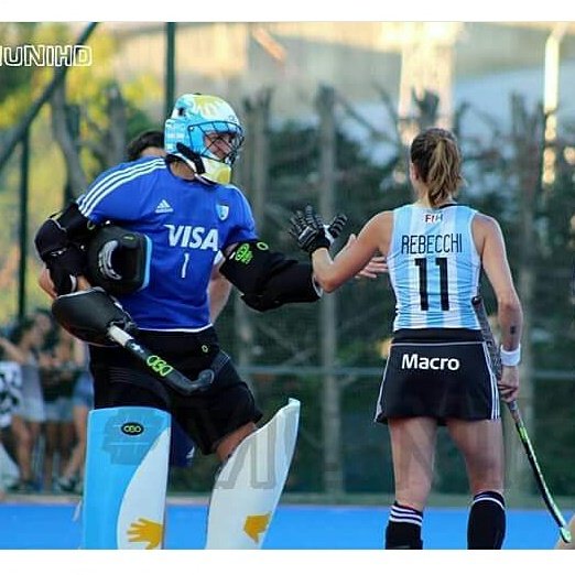 RebecchiFans's tweet photo. Cierro los ojos no imagino algo mejor 👭💕🇦🇷🏑 @carlitarebecchi  @belensucci https://t.co/5rKUP1egxo