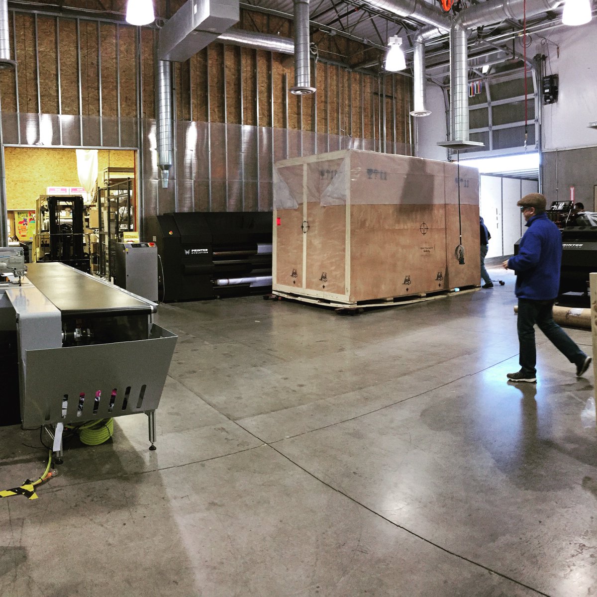 globalimaging's tweet image. The newest addition to the #WorkflowStudio has finally arrived and it&apos;s MASSIVE. @Massivit3d #massivit1800 #3dprinting #grandformatprinting
