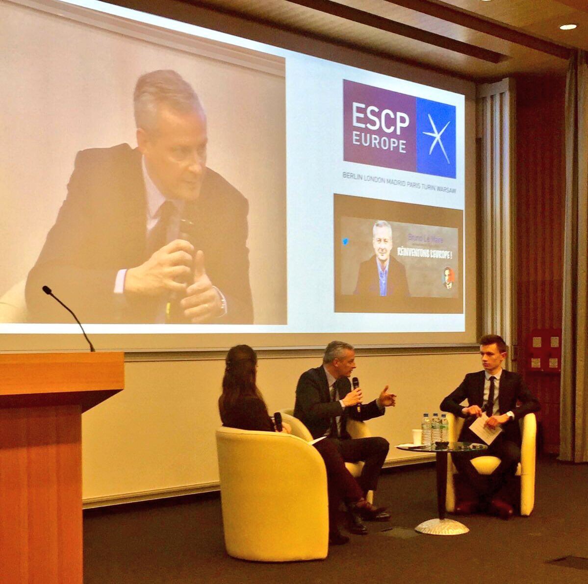 BrunoLeMaire's tweet photo. Avec les étudiants de Paris, Berlin et Londres de l'@ESCPeurope pour parler de l'avenir de l'Union européenne ! 🇪🇺 https://t.co/U9HwXZ5WUK