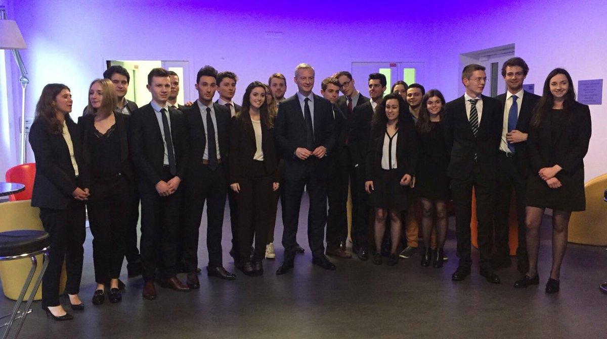 BrunoLeMaire's tweet photo. Avec les étudiants de Paris, Berlin et Londres de l'@ESCPeurope pour parler de l'avenir de l'Union européenne ! 🇪🇺 https://t.co/U9HwXZ5WUK