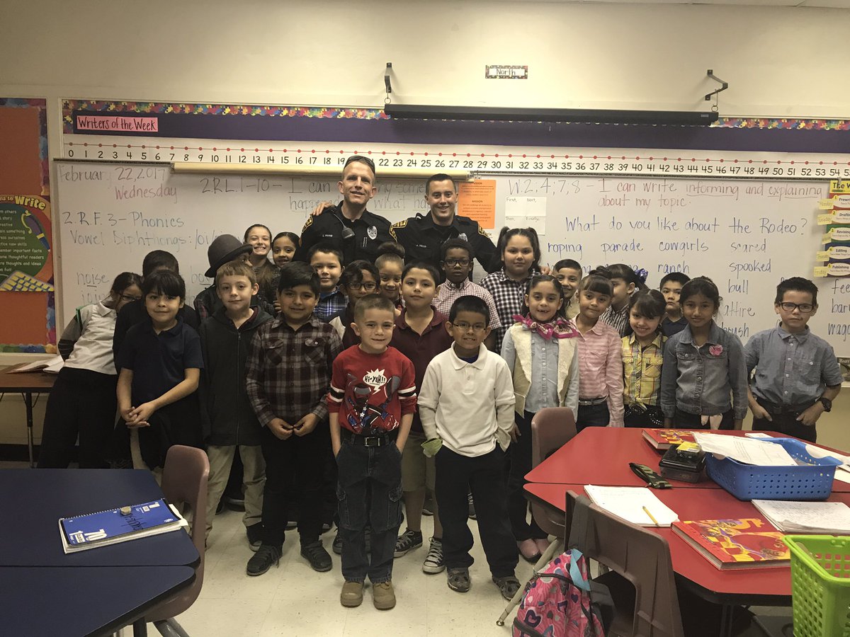 payne48784's tweet photo. Had a blast with Officer Andrew Fedor reading to Manzo Elementary students - For the Love of Reading month! https://t.co/qrBbB3WKnt