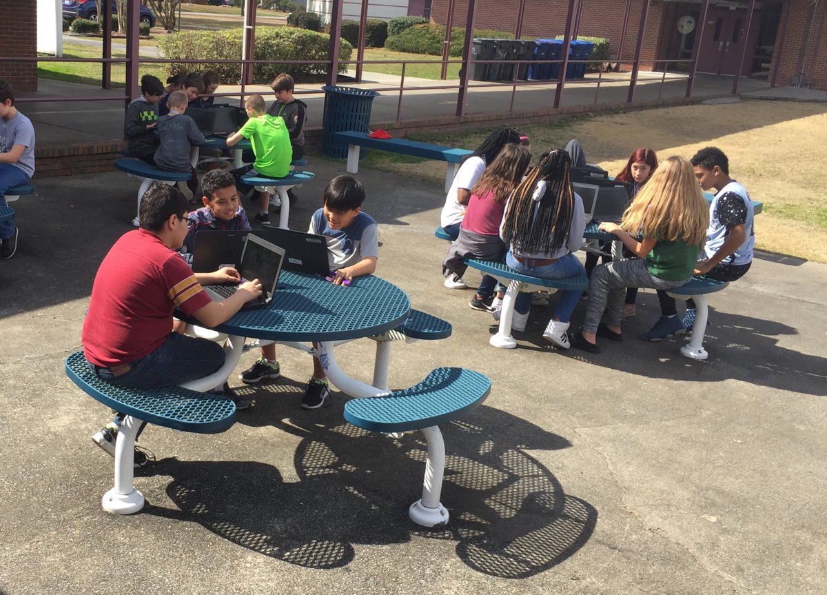 B_E_AIG's tweet photo. Beautiful day for designing #digitalmosaics for #Latin #StateMottoes @achaucer2014 @christychowe https://t.co/2znP0bYdu8