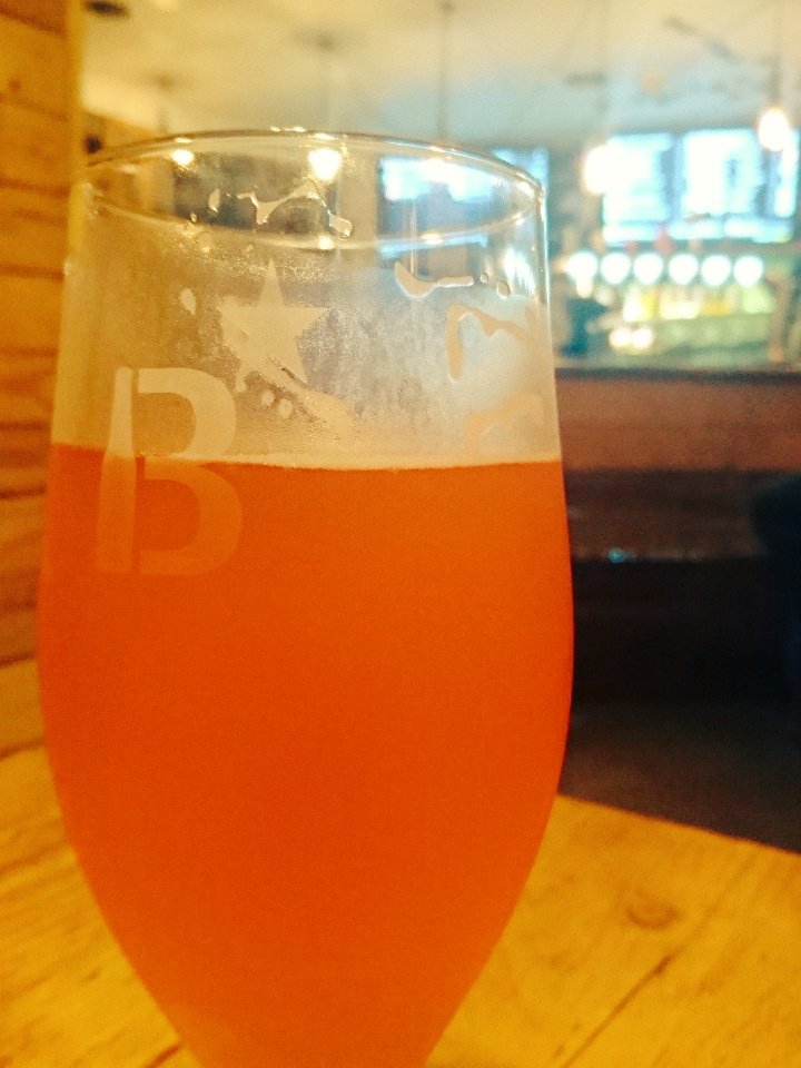 Enjoying a Skinny dipper by <a href="/BlackRockBrewCo/">Black Rock Brewing</a>  @SonderTruro lovely on both counts 😁