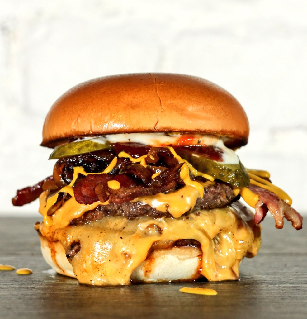 FamousEats's tweet photo. NEW MENU NEW BURGERS

**WIN** £101 of burger love

RT &amp; tag friends you'd smash this with 😘

Draw thurs 6pm https://t.co/6J1yzwuywh