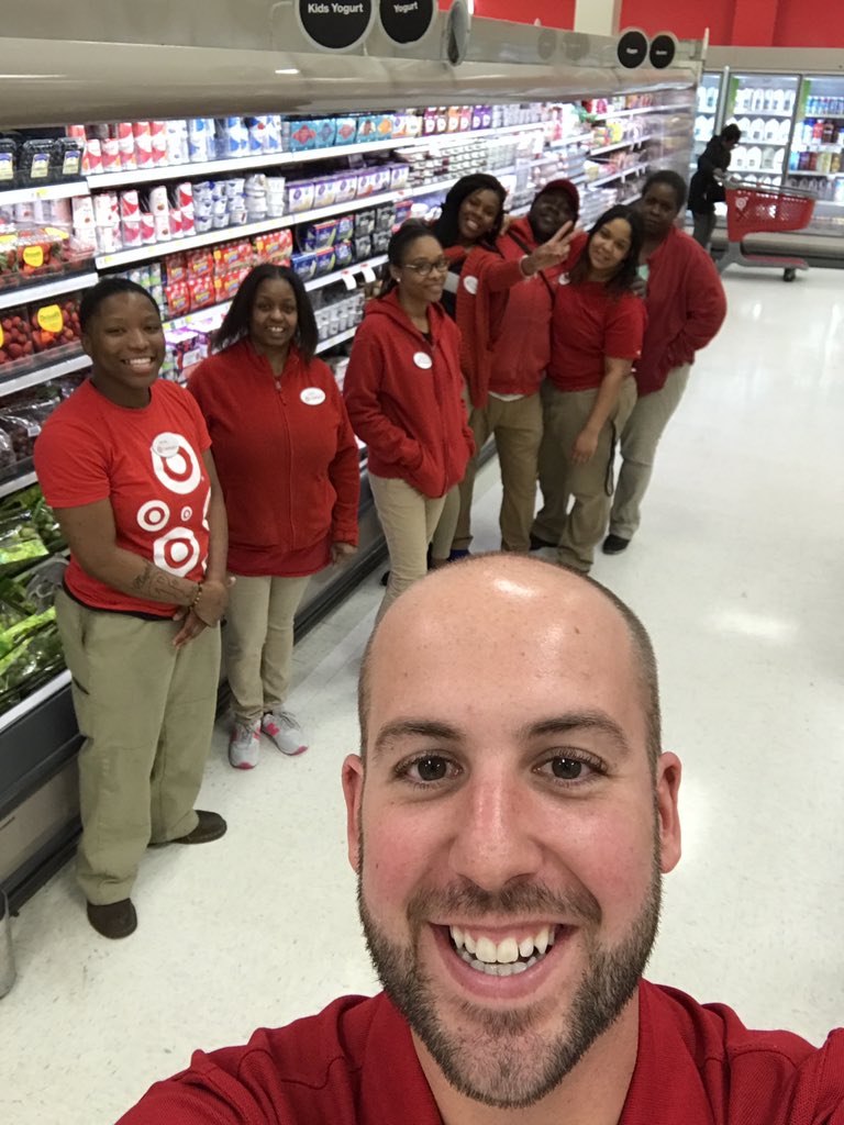 JDifrancesco88's tweet photo. T2124 market team keeps pfresh fresh and full all day everyday #cullfordays @samshah21 @neilstrongTGT @sdiana1021 https://t.co/9Zlm8uc0OC