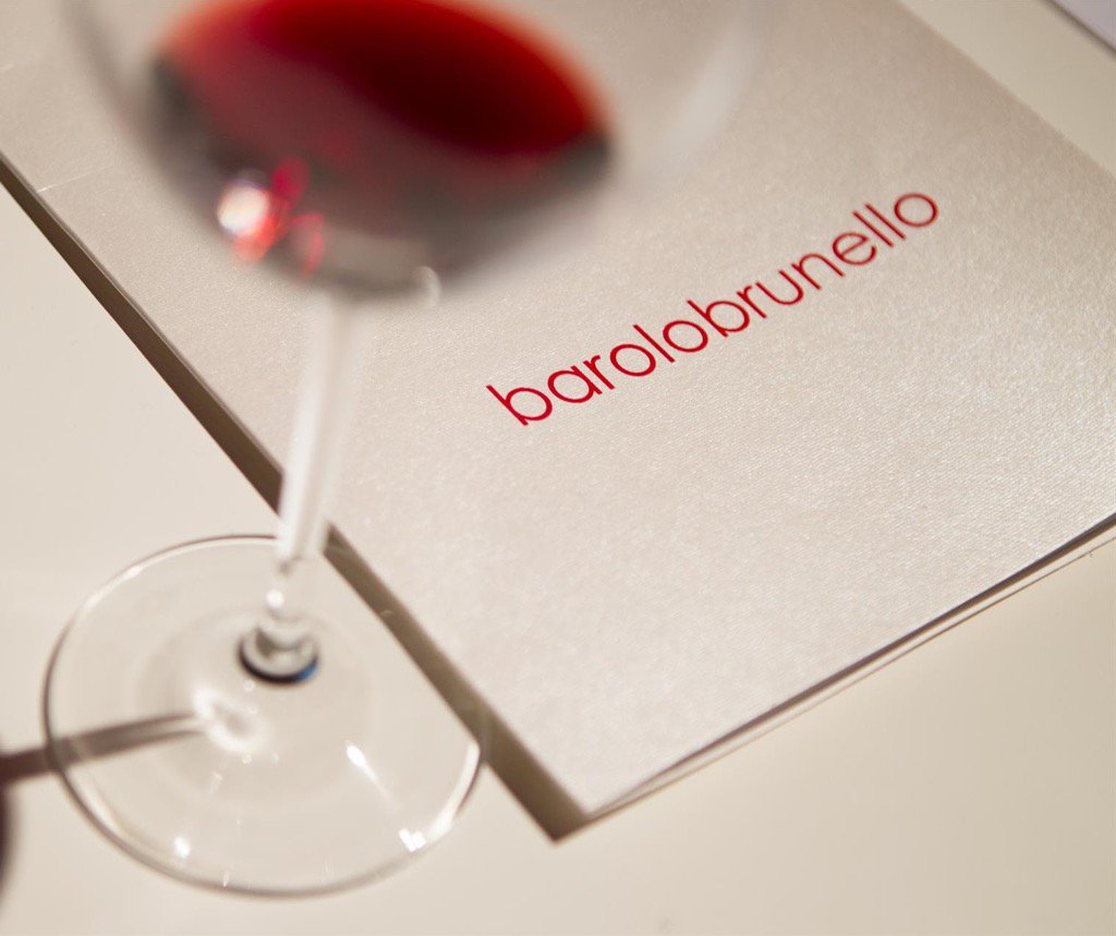 WineNewsIt's tweet photo. Dopo #Accademie, #Famiglie arrivano anche i #Maestri... quelli di #Barolo e #Brunello: @InfoWinezone #BaroloBrunello https://t.co/Nzx0ro5iif