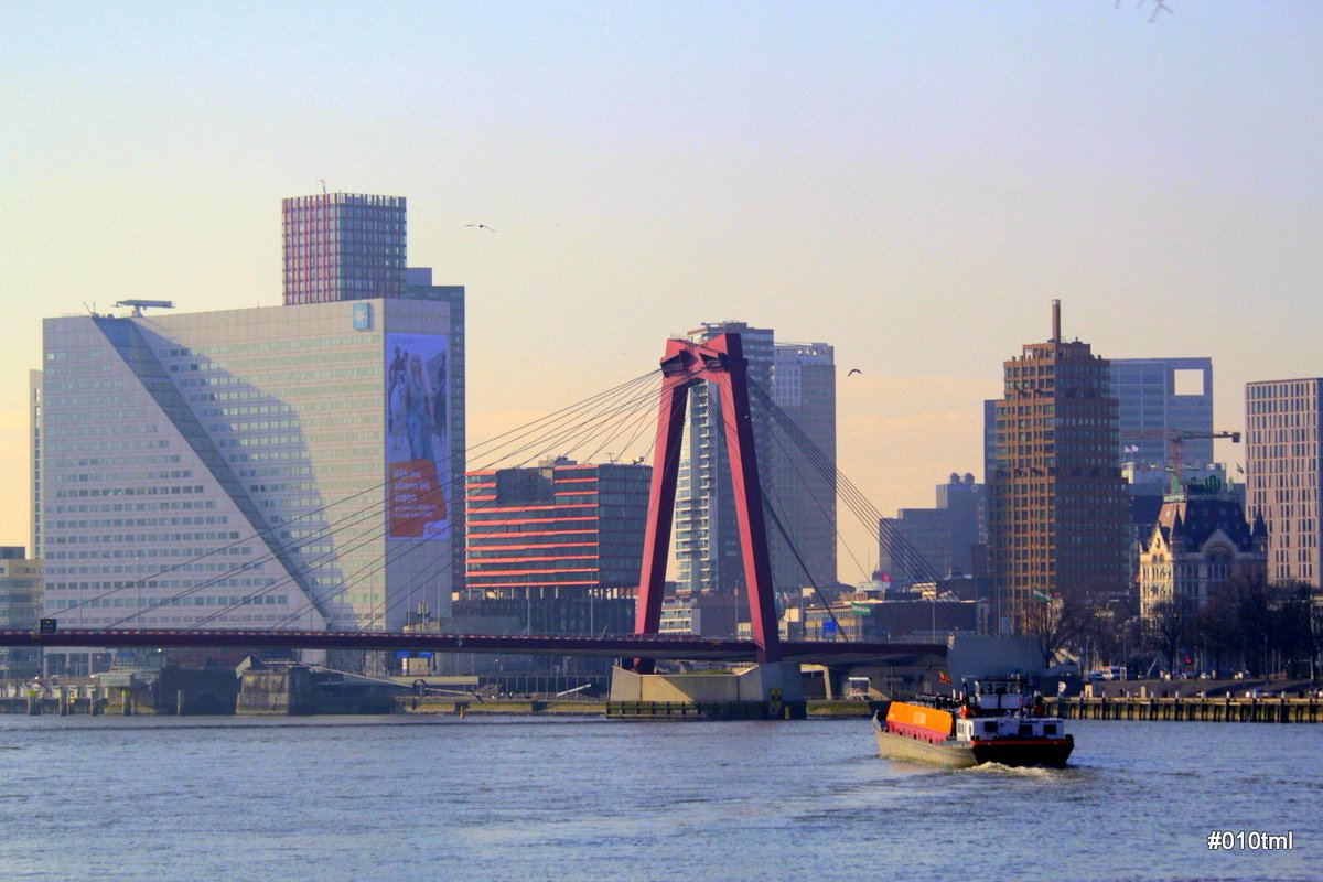 Stad van water en bruggen, foto's in een nieuwe blogpost op #010tml rotterdamthroughmylens.blogspot.nl/2017/02/rotter… @DitisZuid <a href="/OVNoordereiland/">Noordereiland R'dam</a> <a href="/010byday/">Rotterdam by Day</a> <a href="/KURD_010/">KomieuitRotterdamdan</a>
