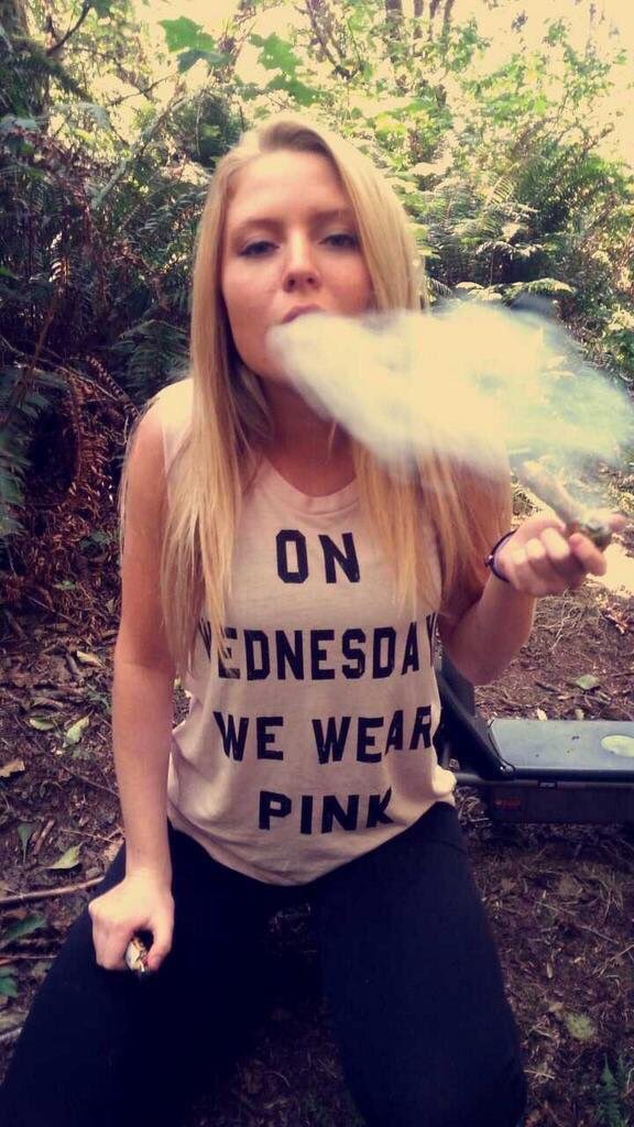 xStonerGirls's tweet photo. Find me smoking weed where the wild things are🌬👹🦎🐍🦋🐛🐢🐞🐲🌿🍃 https://t.co/rp96G9PCBx