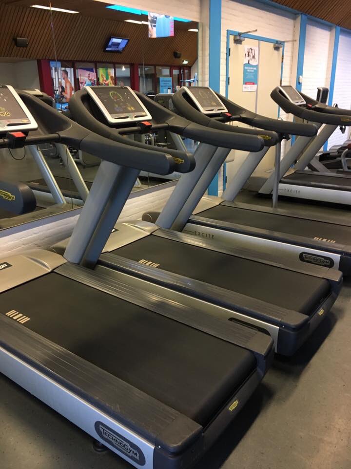 OptisportNWH's tweet photo. Nieuwe #Loopvlakken voor onze @Technogym #Loopbanden #Onderhoud vandaag #Optisport https://t.co/q9CbpEKcbr