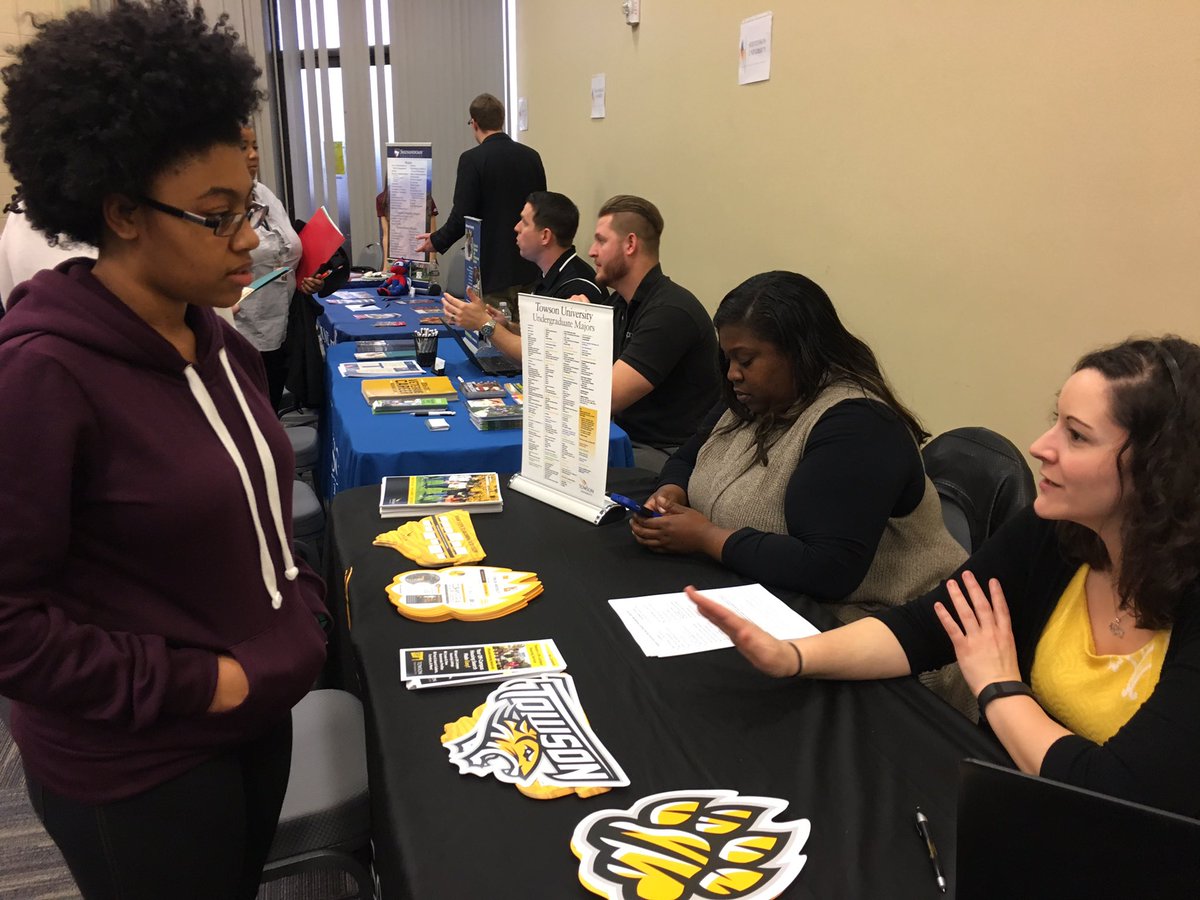 nscs_pgcc's tweet photo. Our NSCS president talking to her prospective university! #TowsonTiger https://t.co/eECTeXftpk