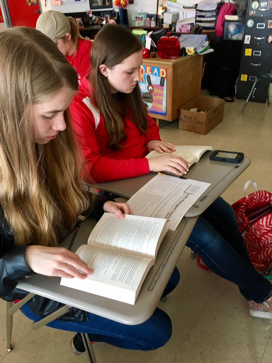 KaraNoFilter's tweet photo. Timeline &amp; flyswatter reviews for To Kill a Mockingbird got students digging into the text &amp; running around. #schsmo #stcr13 https://t.co/Nf2WtWvyPM