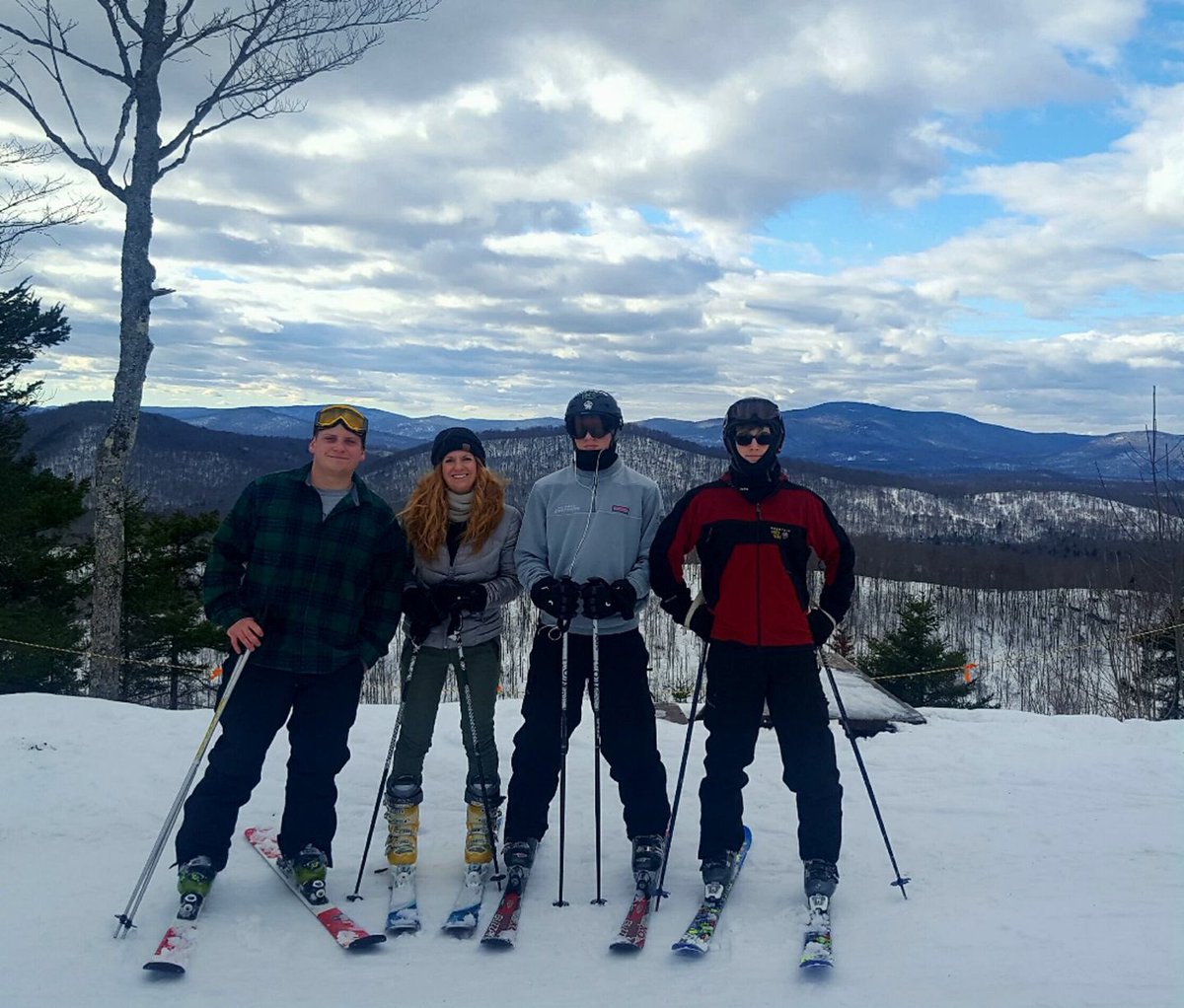 ASRChamber's tweet photo. "We learned to ski at OAK MOUNTAIN". Every member of The O'Leary Family learned to ski @oakmountainski as children 📷: Susan Ryan O'Leary ⛷ https://t.co/2wGig4Dr4F