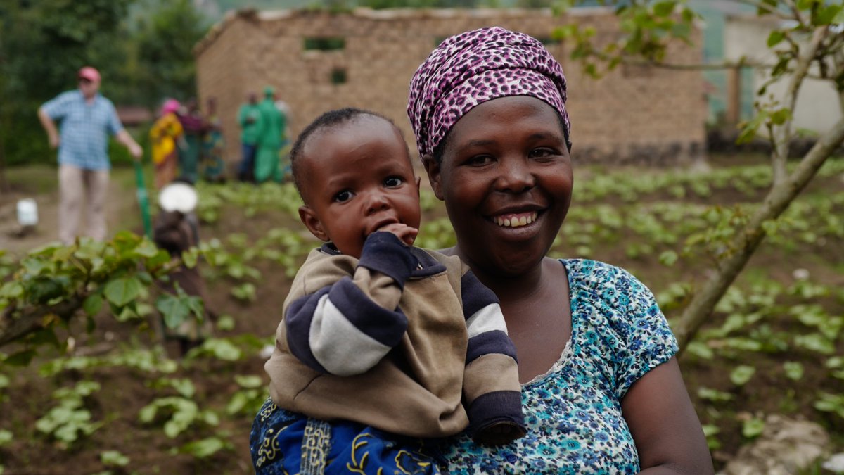 RED's tweet photo. Life-saving medicine exists to help HIV+ moms give birth to HIV free babies. This medicine costs as little as 30¢ per day. Let's #endAIDS. https://t.co/nzqNRh9rES