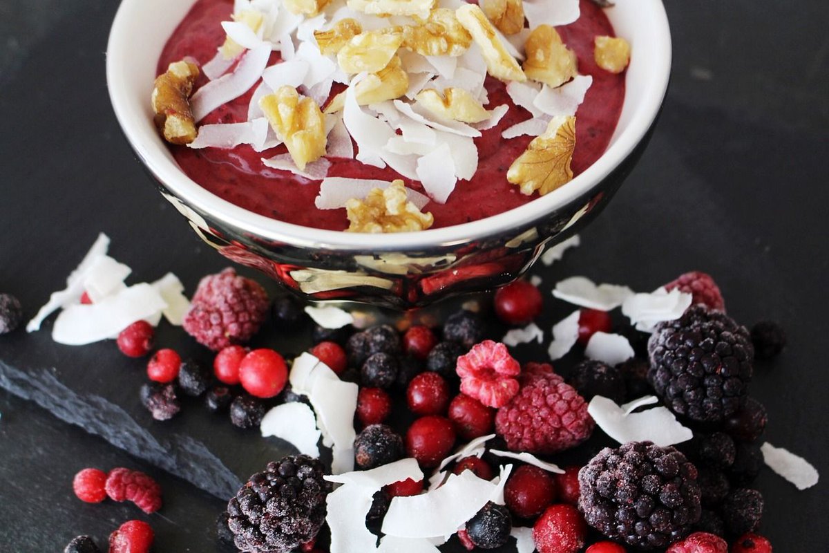 IDÉE PETIT DEJ' =>>>Nouvelle recette de #smoothiebowl sur le blog buff.ly/2lv2M0p #bienmanger #recettehealthy #epiceriefine