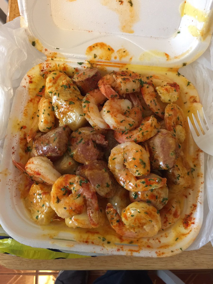 Sammy_Socialite's tweet photo. Shrimp plate and snow crab plate fro@ What's Crackin in Decatur 😍😍😍 https://t.co/LvkYN7rpa9