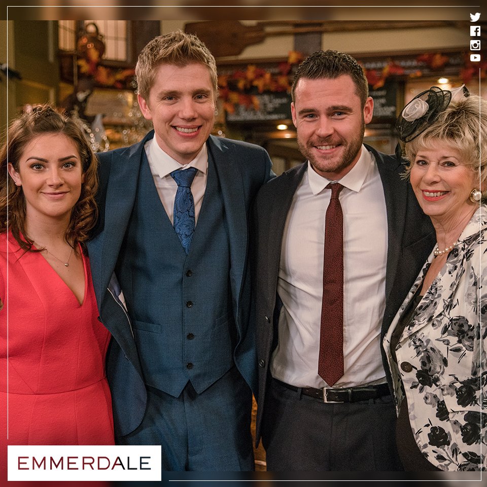 emmerdale's tweet photo. FACEBOOK UNLOCKED: The #RobronWedding album! Head to our Facebook NOW for more #WishListWednesday #Emmerdale https://t.co/7VIXmuJiq7
