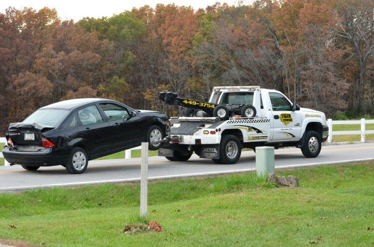CIDNEWS's tweet photo. Where to repair? You can take your damaged car to any body shop you want. It's your choice. And it's also the law. https://t.co/6wAqrmNaQb https://t.co/Uw0AS17b4s