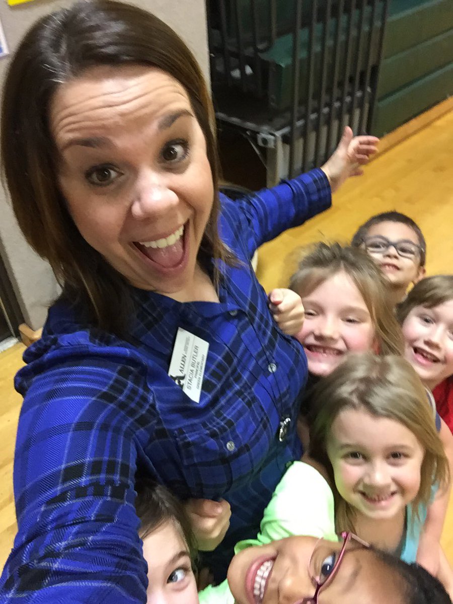 greenexplorers's tweet photo. Love some kindergarten hug selfies. Thanks for the love my kindergarten friends! @Kimkinderrocks @greenKwalzel @greenjlac @greenKharris https://t.co/djZq8hhepH