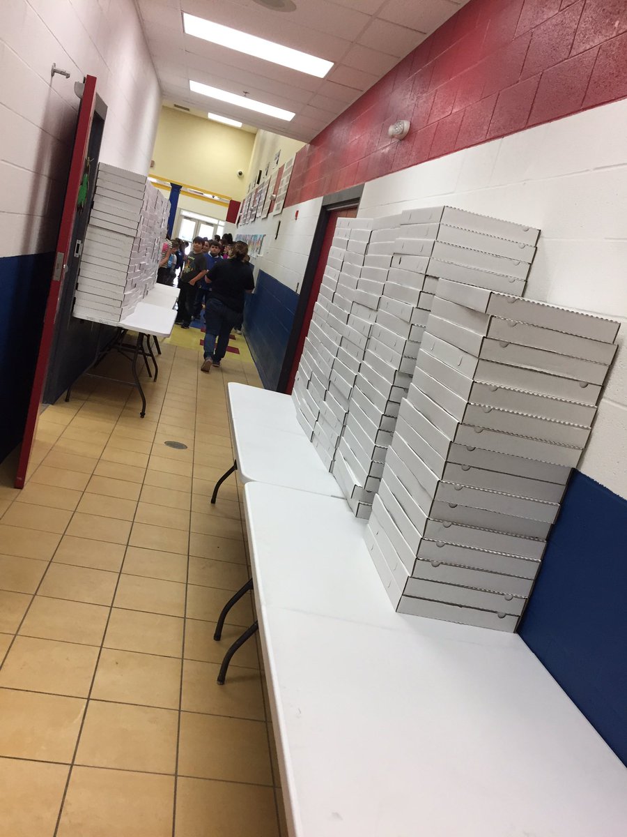 north_ptag's tweet photo. This is what 3500+ pepperoni rolls looks like!  Awesome job kids!
#chromebooks #pepperonirolls #fundraiser https://t.co/9xL4qzw2Ev