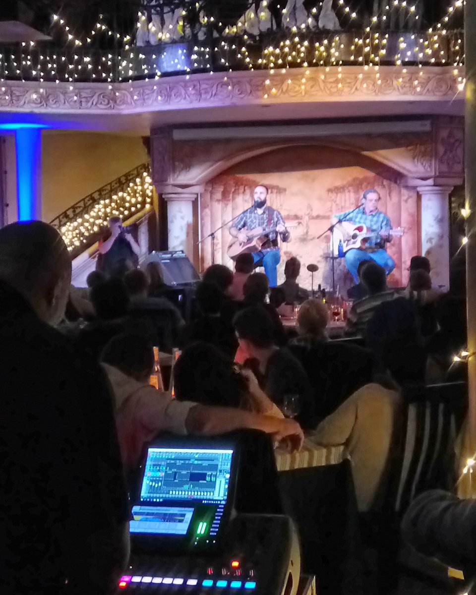 FrancoisvRens's tweet photo. So groot fan van hierdie ou se stem en lirieke! #JanBlohm op stage saam Neil Nachtrein.
#GroenTrui #Ruby #Crazy #BreytonSeBrief #poetry https://t.co/V1WaJw7jo7