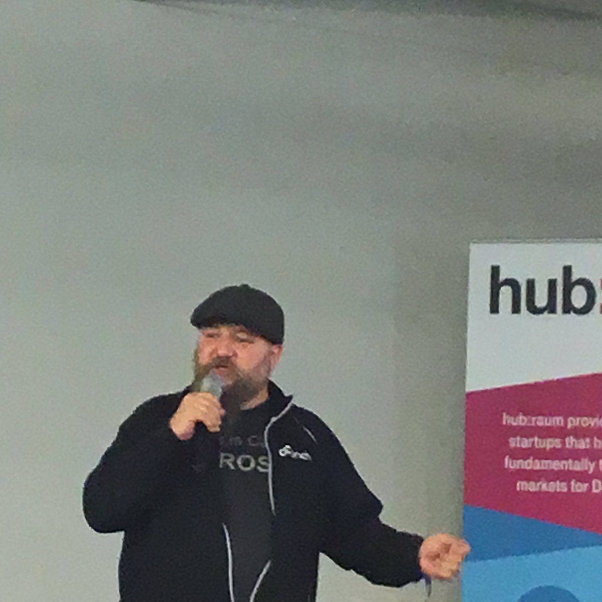 HungLee's tweet photo. It's @BillBoorman talking #HRTechBerlin @hubraumberlin https://t.co/FuY3Lt02Bl