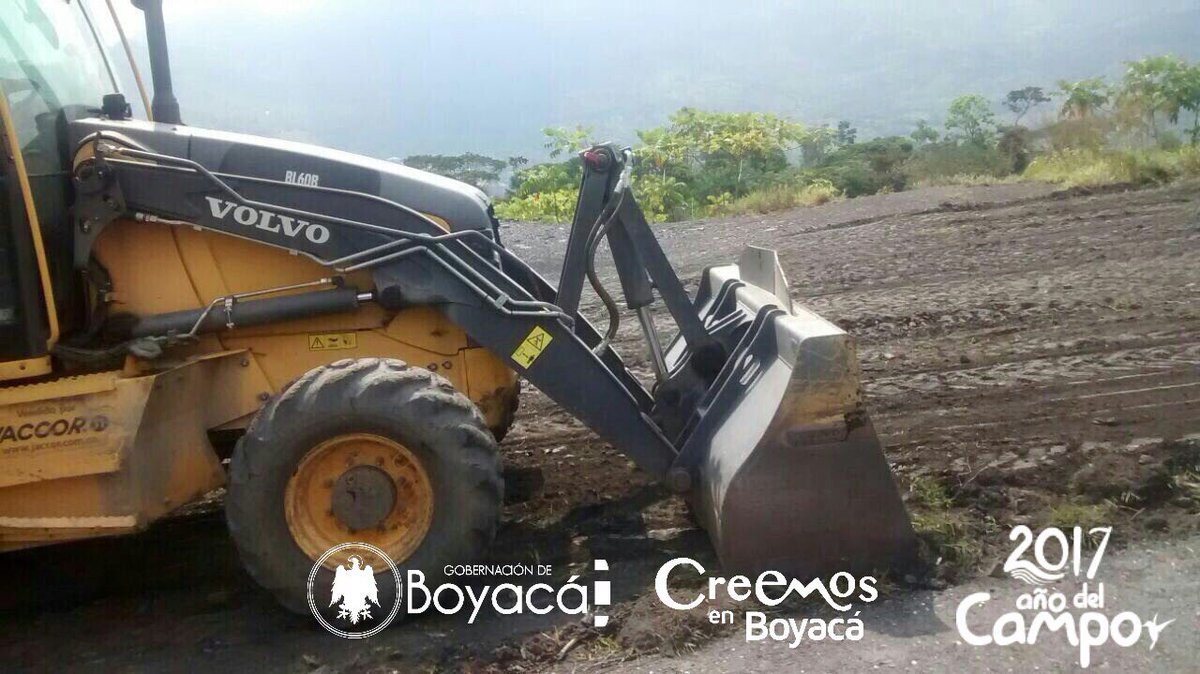 CarlosAmayaR's tweet photo. #CreemosYCumplimos Compromiso con nuestro hermoso municipio de Muzo: Obras de mantenimiento y ampliación de la pista aérea. ¡Avanzamos! https://t.co/jbEUS2k2VS