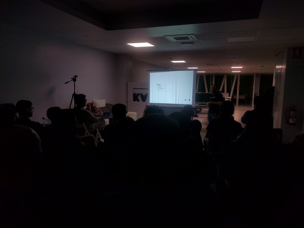 orestes_io's tweet photo. Lleno en el meetup de @phpvigo con Santiago, hablando sobre @jenkinsci #phpvigo #jenkins #ci https://t.co/SzN5kevB6Z