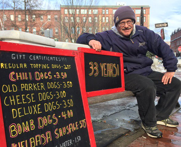 PierceNews's tweet photo. Every city needs a hotdog man #portlandME https://t.co/jxWWx3emNU