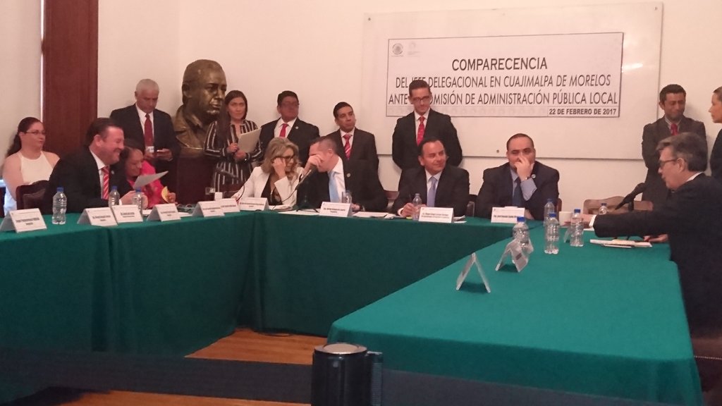 Para evitar filas de espera y trayectos largos a los beneficiarios con trámites engorrosos y sobretodo temas políticos