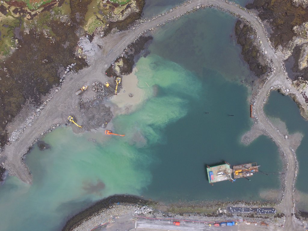 LallyMarcus's tweet photo. OCM 80 #jackupbarge installing #marina piles#oceancrestmarine #selfelevatingplatform #dredging #marineconstruction https://t.co/Wg4mGKHvrg