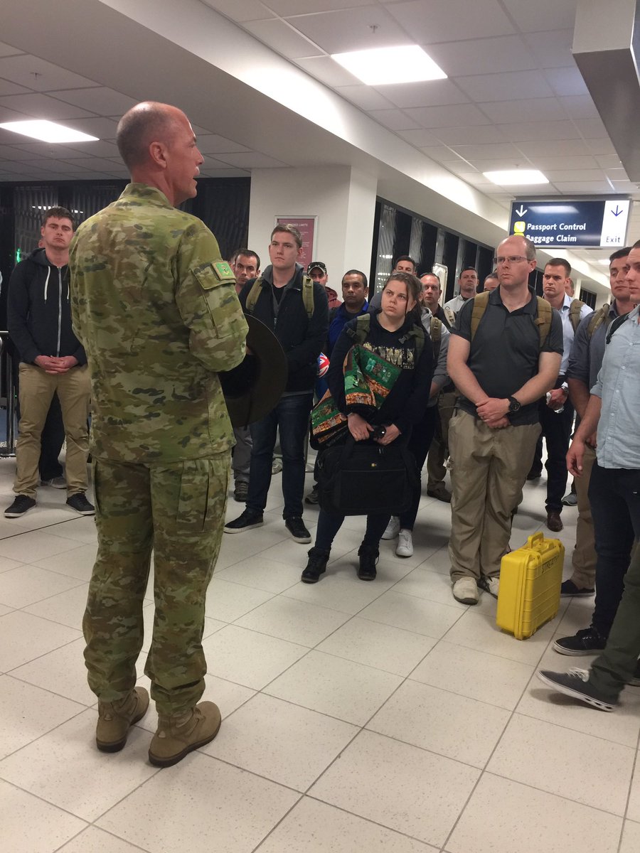 Comd_1st_Bde's tweet photo. Proud to join @RSM1BDE &amp; @CO_1_CSR to welcome home our latest contingent from operations. Gr8 work from a professional &amp; dedicated team. https://t.co/ydMe51K8z4