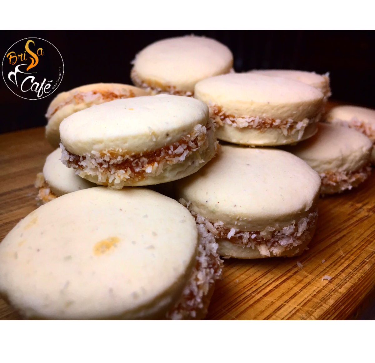 brisacafebistro's tweet photo. Estos ricos alfajores estan esperando por ti en #BrisaCafe https://t.co/fP5cZLOoTy