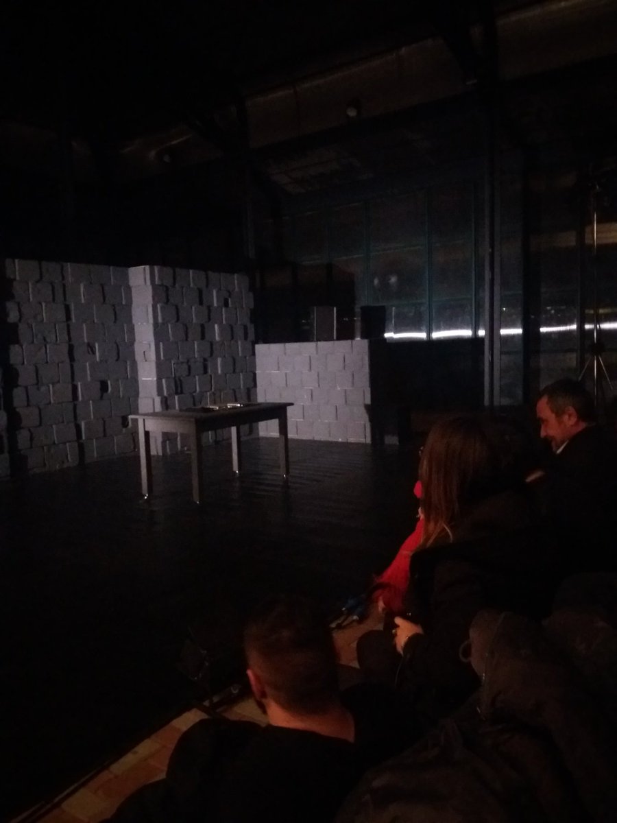 agnesecomelli's tweet photo. Pronti per il secondo paesaggio delle prove generali di #HeinerMuller @accademiadamico https://t.co/hR72c24Ffx