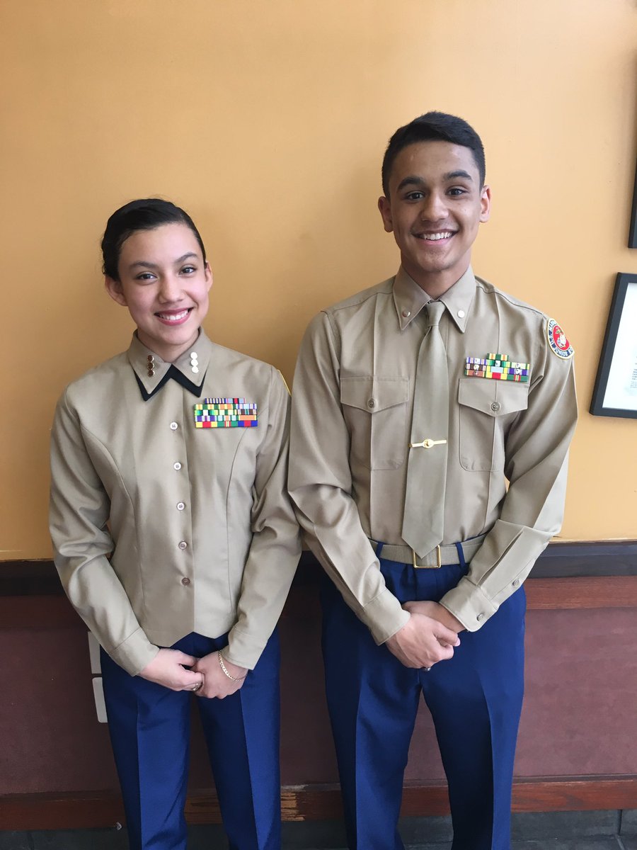 gfmcjrotc's tweet photo. C/Capt Hernandez and C/2ndLT McCoy greeting people at CiCi's! https://t.co/owpC1OzHUd