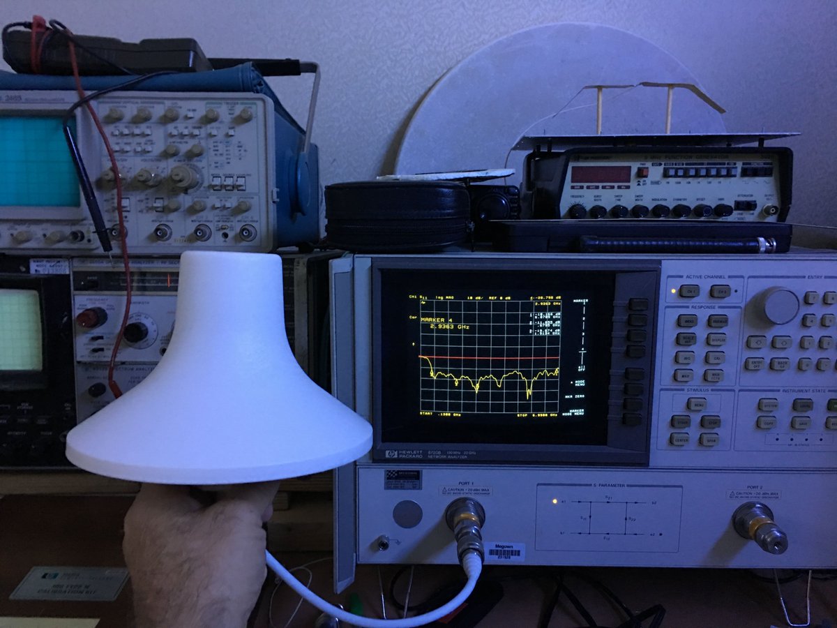 ArcWireless's tweet photo. Testing our newest product;  broadband repeater antenna.  This brings outside services to the inside of your home or office.  5g to 6.5 GHz. https://t.co/BUNKS3Fges