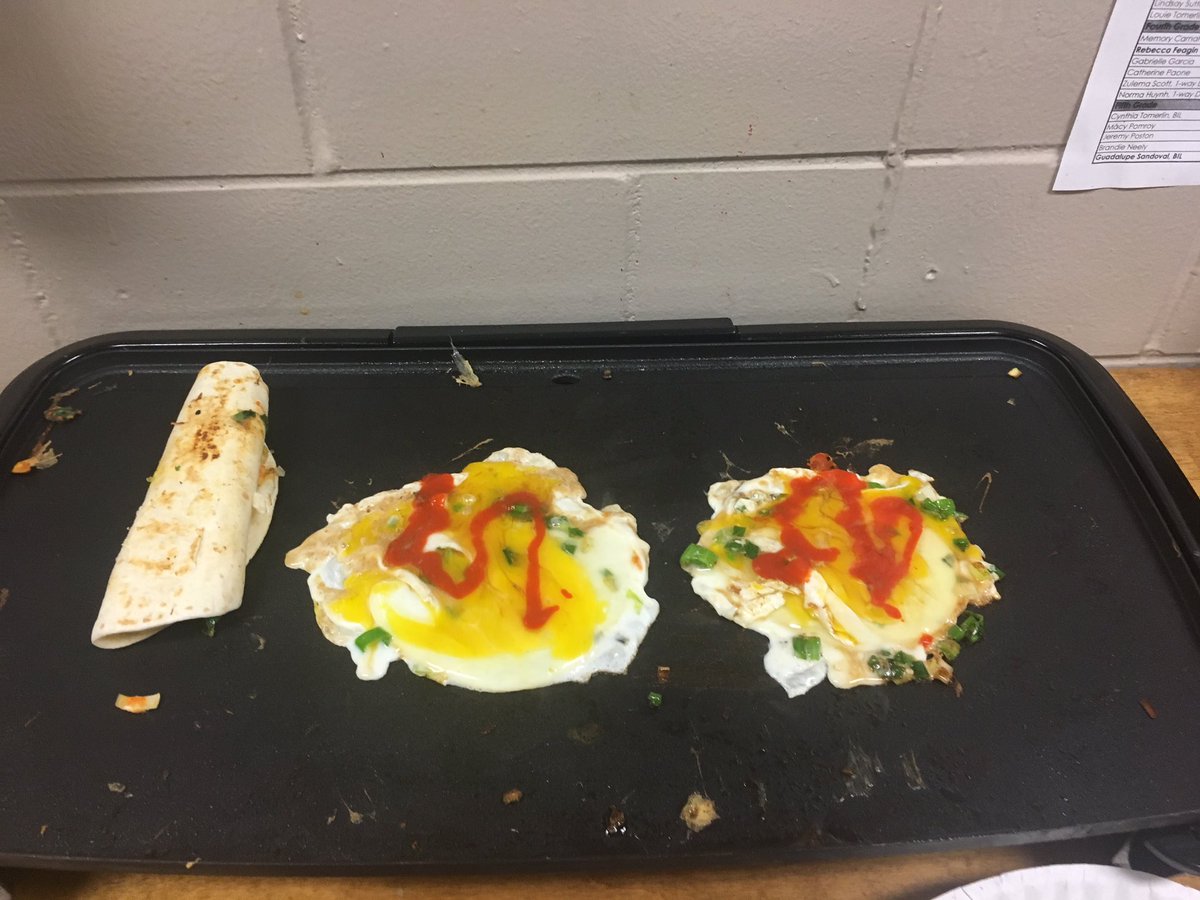 HuynhNorma's tweet photo. @ELGINISD_BTW                                Today my cooking class made Chinese pancakes. Yum! 😋 Love my class, best kids ever. https://t.co/b3WEtpqcHc