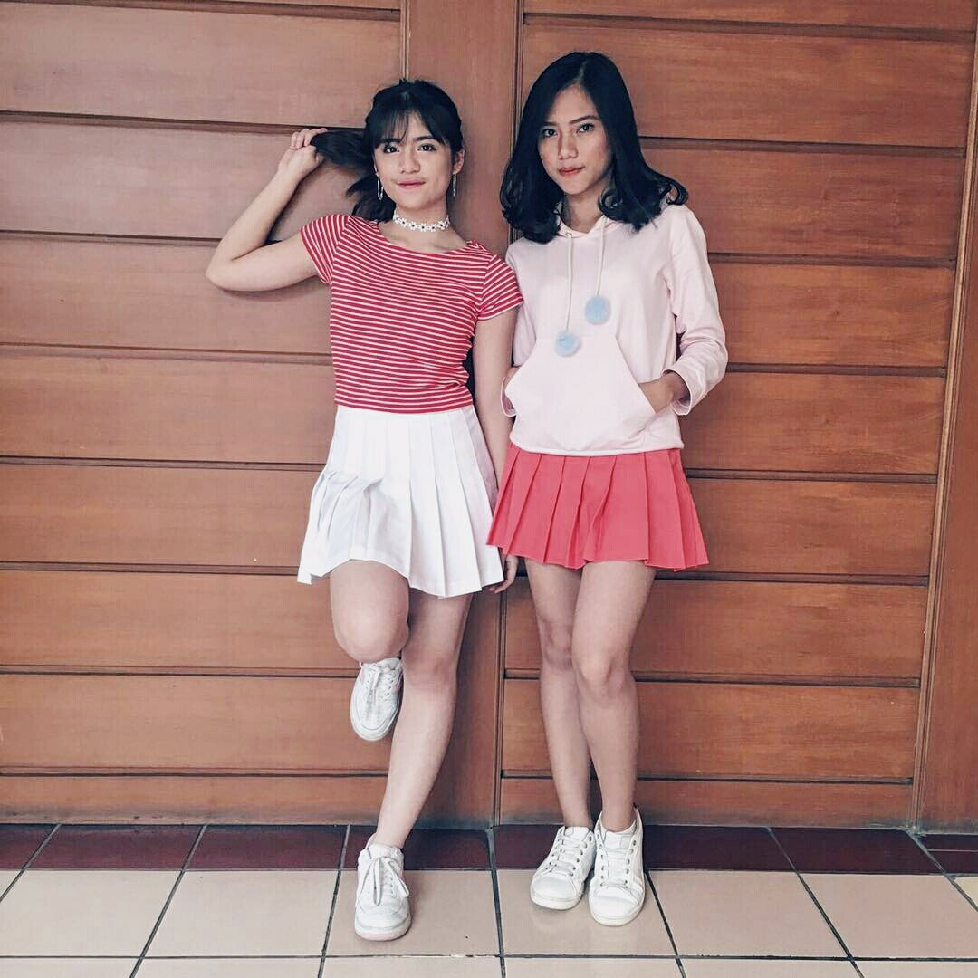 fugurebus's tweet photo. Happy anniv #ChelVan 
semoga kegaringan kalian bisa bertambah dan bisa membuat byk org tertawa meskipun crispy
@Vanka_JKT48 @Rachel_JKT48 https://t.co/BdusBF5FtC