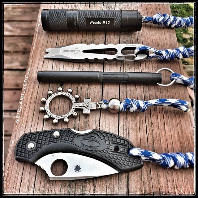 FenixLightingUS's tweet photo. Fenix #edcpic of the week!
#fenixlighting #edc #pocketdump #everydaycarry #edcgear #knifefanatics #knifecommunity #flashlight @bigfamilyedc https://t.co/oNaerZ6fTz